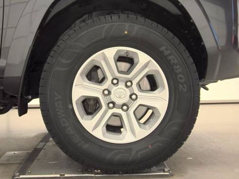 Used 2021 Toyota 4Runner SR5 AWD/4WD image 20