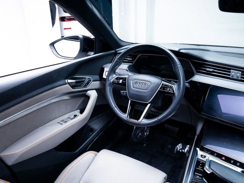 Used 2024 Audi Q8 e-tron Prestige w/ Prestige Package AWD/4WD image 8