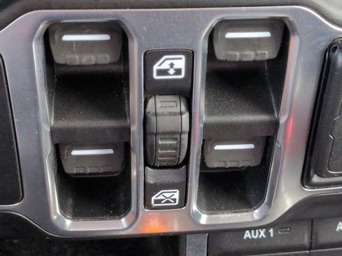 Used 2020 Jeep Gladiator Overland AWD/4WD image 22