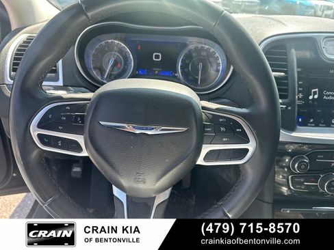 Used 2022 Chrysler 300 Touring w/ Sport Appearance Package RWD image 18