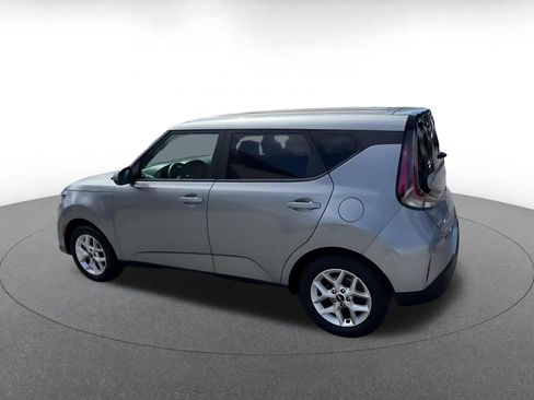 Used 2025 Kia Soul LX w/ LX Technology Package FWD image 10