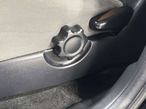Used 2019 Toyota Tacoma SR5 AWD/4WD image 17