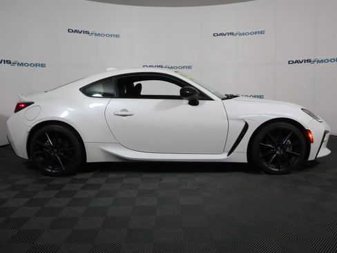Used 2023 Toyota GR86 Premium w/ ALL Weather Mat Package (TMS) RWD image 4