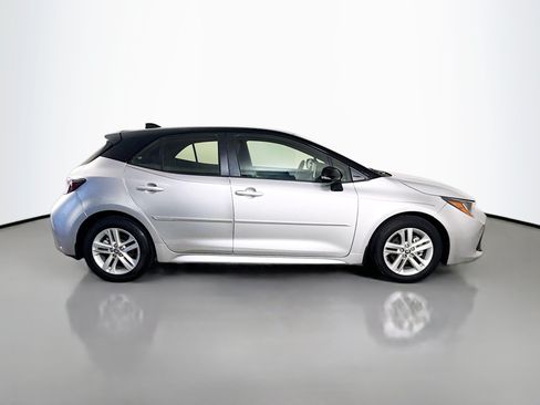 Used 2022 Toyota Corolla SE w/ SE Preferred Package FWD image 11