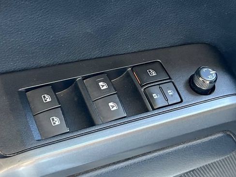Used 2019 Toyota Tacoma TRD Sport w/ Technology Package AWD/4WD image 12