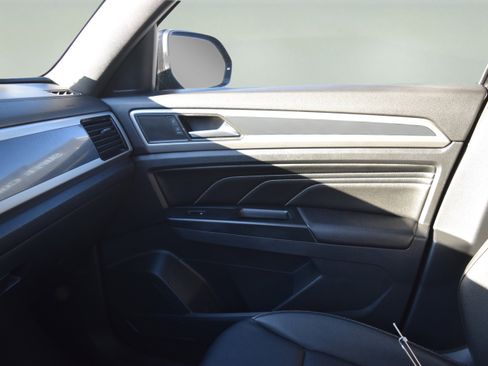 Used 2020 Volkswagen Atlas Cross Sport SEL image 15