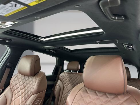 Certified 2025 Genesis GV80 3.5T Prestige AWD/4WD image 17