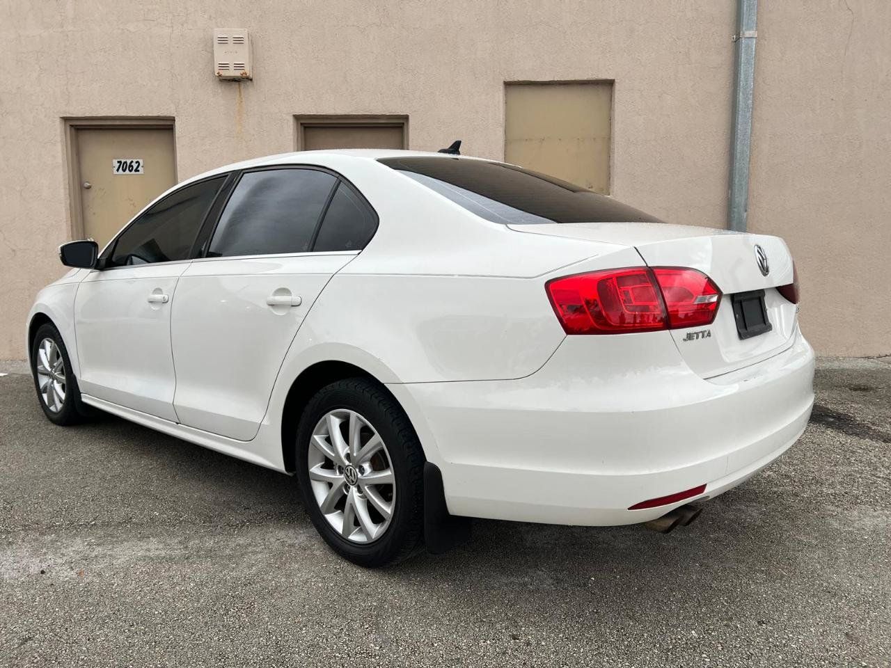 Used 2013 Volkswagen Jetta SE FWD image 2