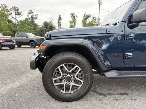 Used 2025 Jeep Wrangler Unlimited Sahara w/ Safety Group AWD/4WD image 12