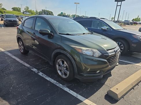 Used 2017 Honda HR-V EX image 3