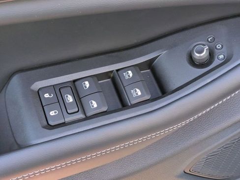 New 2025 Jeep Grand Cherokee Altitude image 10