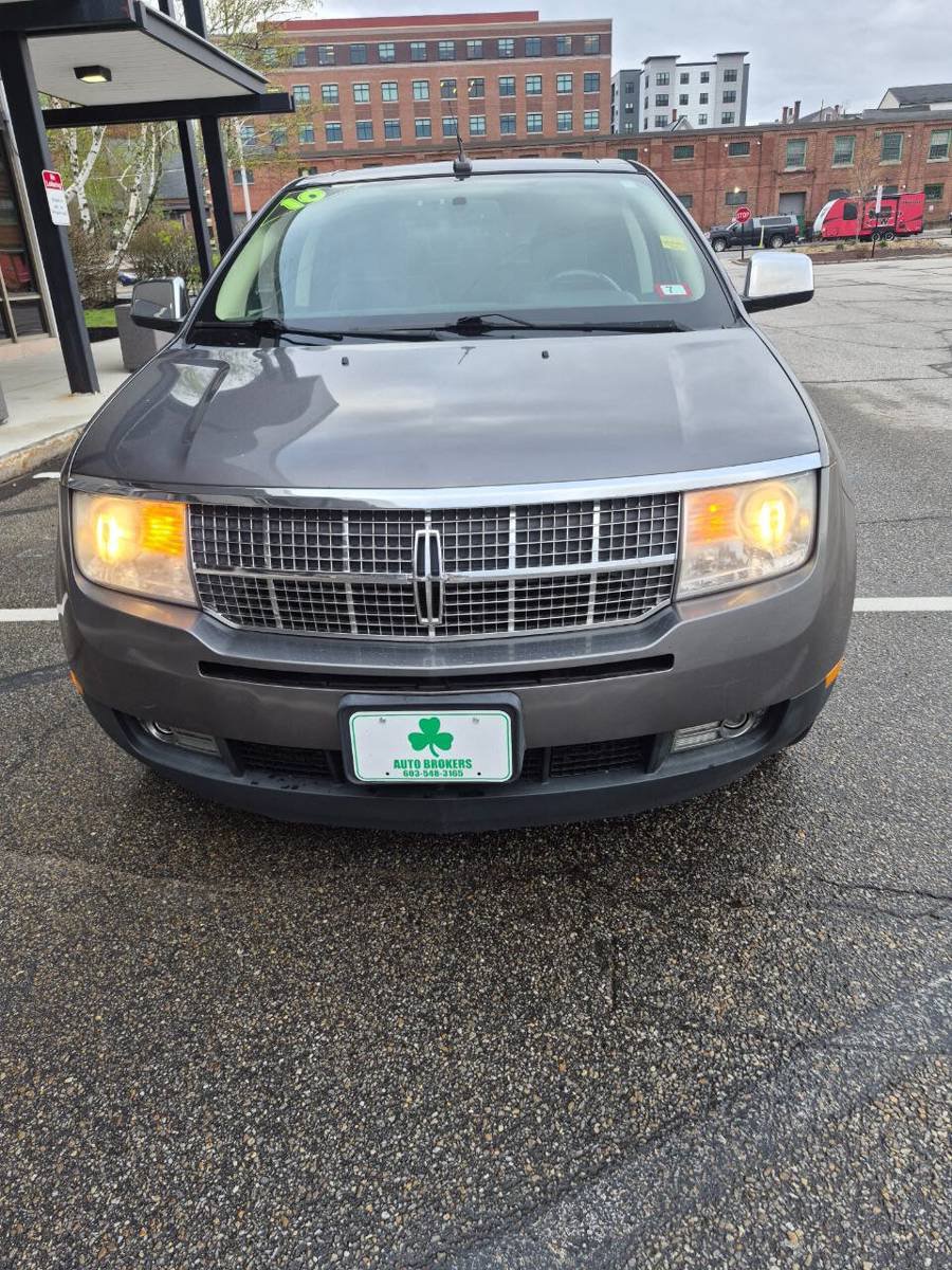 Used 2010 Lincoln MKX AWD image 2