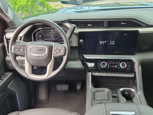 Used 2025 GMC Sierra 3500 Denali w/ Denali Reserve Package AWD/4WD image 17