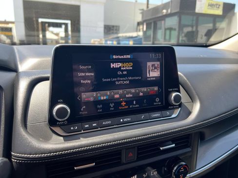 Used 2025 Nissan Rogue SV AWD/4WD image 21