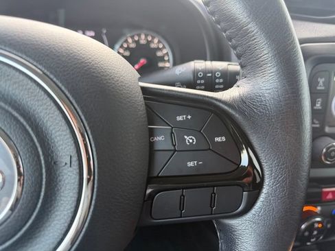 Used 2017 Jeep Renegade Altitude AWD/4WD image 17