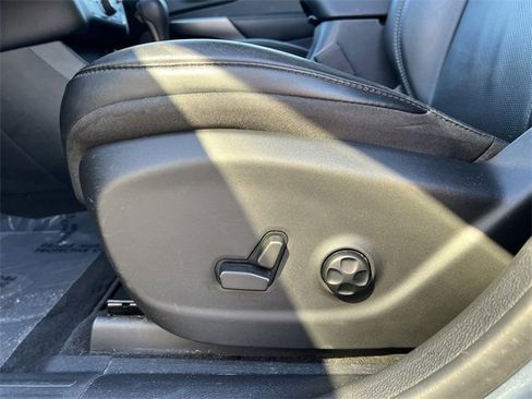 Certified 2021 Jeep Cherokee Latitude Lux w/ Comfort/Convenience Group image 11