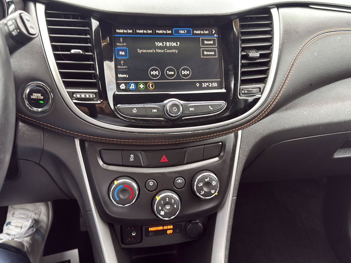 Used 2019 Chevrolet Trax LT w/ LT Convenience Package AWD/4WD image 17