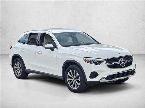 Used 2023 Mercedes-Benz GLC 300 4MATIC image 3