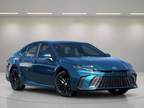 New 2026 Toyota Camry SE image 1