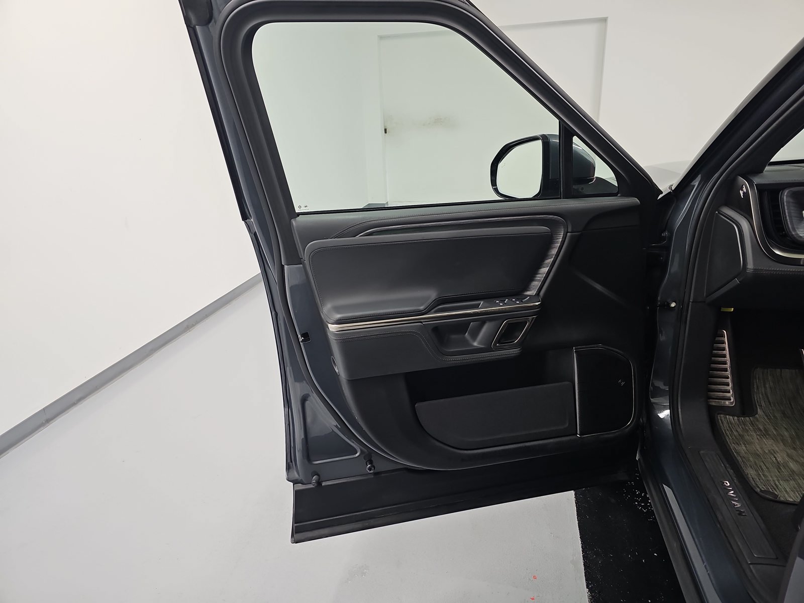 Used 2024 Rivian R1S Adventure Quad AWD/4WD image 16