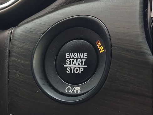 Used 2019 Jeep Grand Cherokee Overland AWD/4WD image 17