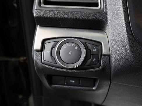 Used 2018 Ford Explorer XLT w/ Class II Trailer Tow Package AWD/4WD image 31
