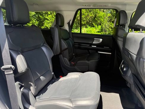 Used 2025 Ford Expedition Platinum AWD/4WD image 6
