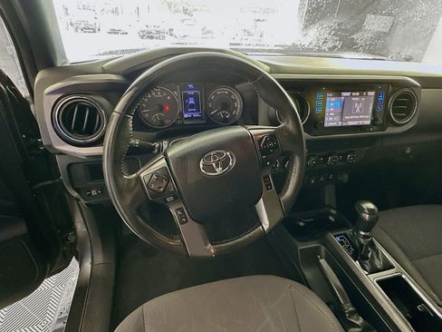 Used 2019 Toyota Tacoma TRD Sport AWD/4WD image 8