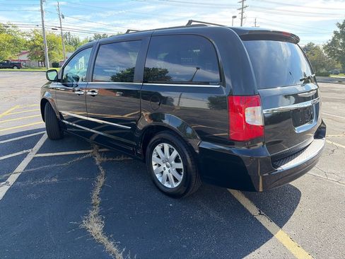 Used 2015 Chrysler Town & Country Touring w/ Driver Convenience Group FWD image 6