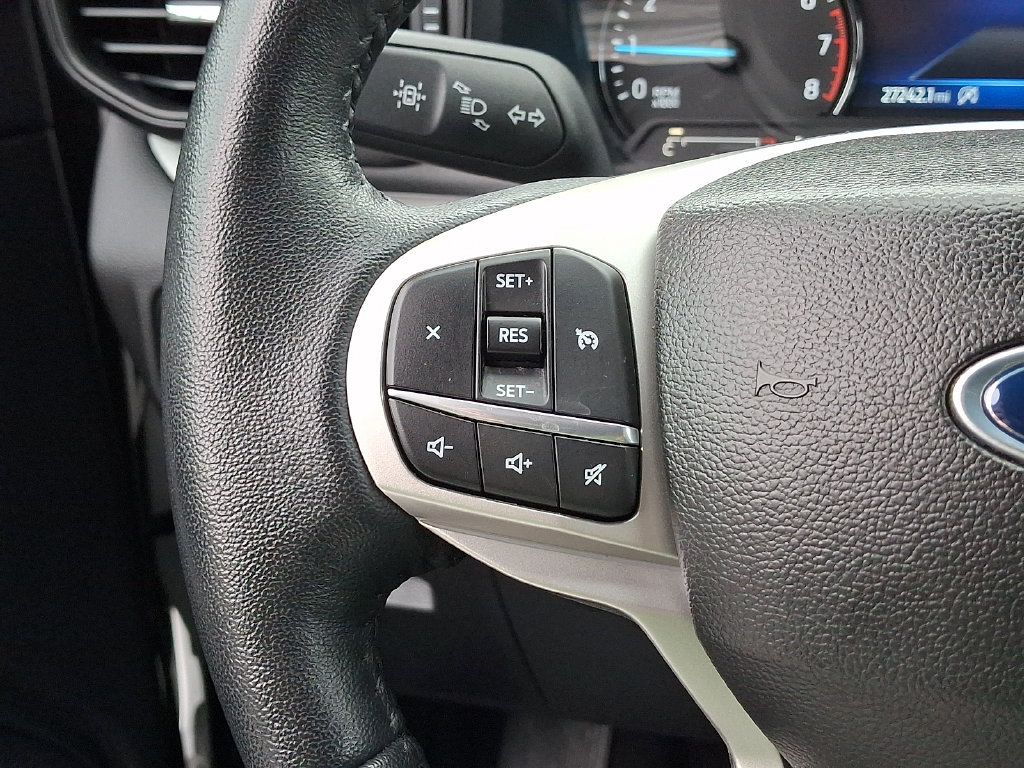 Used 2023 Ford Explorer XLT AWD/4WD image 21