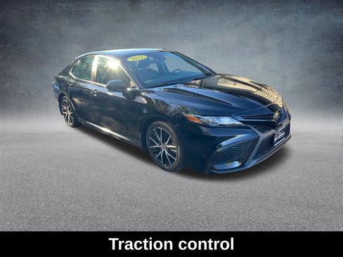 Used 2022 Toyota Camry SE image 9