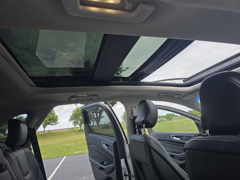 Used 2017 Ford Edge Titanium w/ Equipment Group 302A AWD/4WD image 18