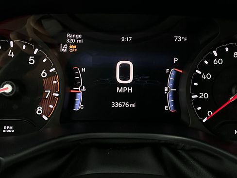 Used 2025 Jeep Compass Latitude image 39