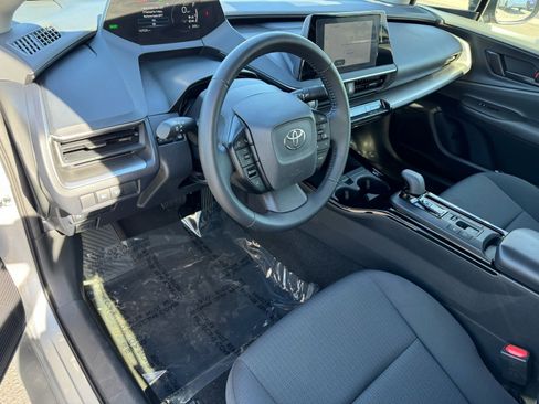 Used 2025 Toyota Prius image 17