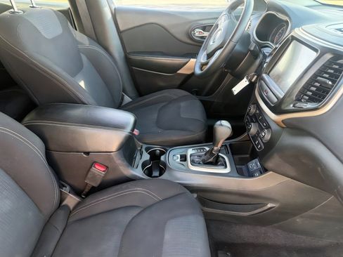 Used 2017 Jeep Cherokee Latitude image 11