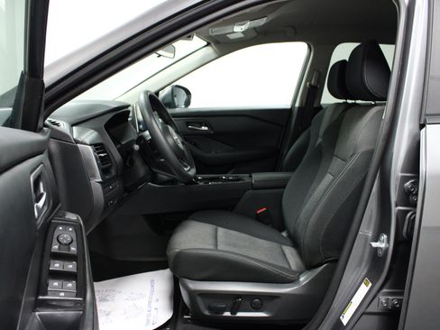 Used 2024 Nissan Rogue SV AWD/4WD image 12