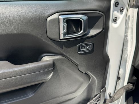Used 2025 Jeep Gladiator Sport AWD/4WD image 12