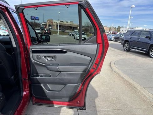 Certified 2025 Honda Pilot Touring image 27