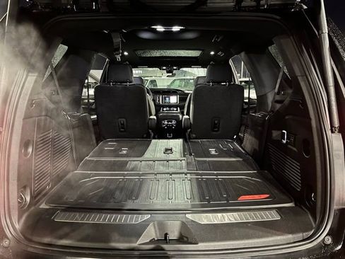 Used 2022 GMC Yukon Denali w/ Denali Premium Package image 10