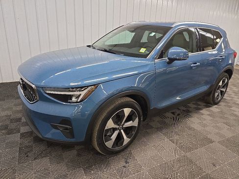 Used 2023 Volvo XC40 B5 Plus w/ Protection Package Premier AWD/4WD image 8