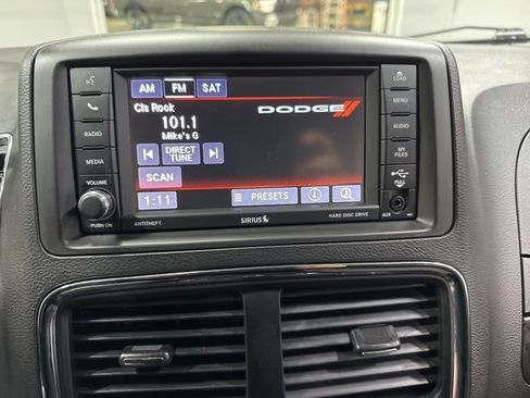 Used 2018 Dodge Grand Caravan SE w/ UConnect Hands-Free Group image 19