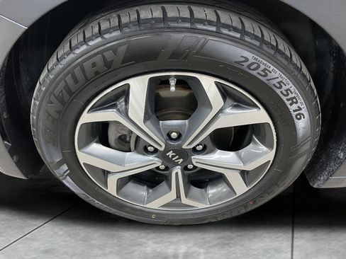 Used 2019 Kia Forte LXS FWD image 18