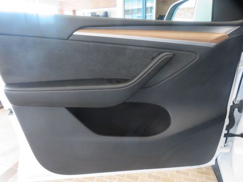 Used 2024 Tesla Model Y Long Range AWD/4WD image 13