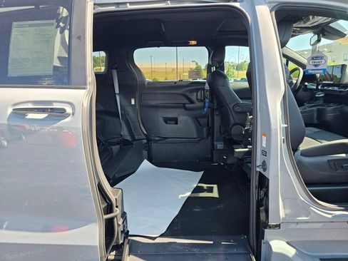 Used 2025 Toyota Sienna XSE w/ XSE Plus Package FWD image 24