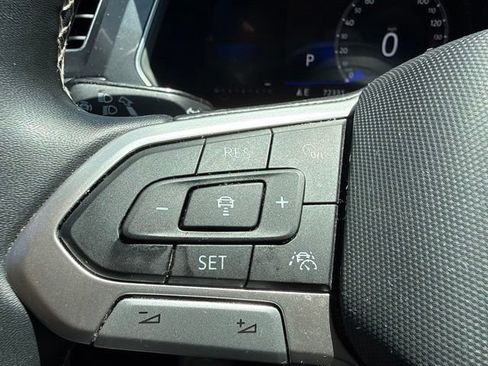 Used 2023 Volkswagen Tiguan SE w/ Panoramic Sunroof Package FWD image 21