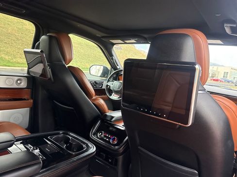 Used 2018 Lincoln Navigator Reserve w/ Technology Package image 27