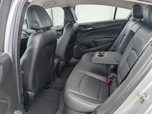 Used 2018 Chevrolet Cruze Premier image 13