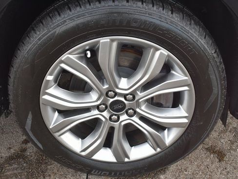 Used 2024 Ford Edge Titanium image 49