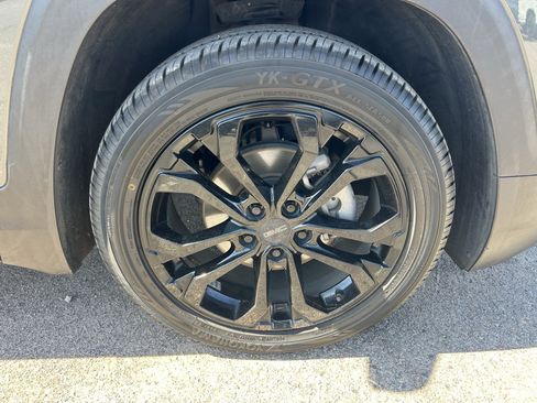 Certified 2021 GMC Terrain SLE w/ Elevation Edition FWD image 9