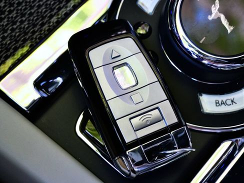 Used 2020 Rolls-Royce Dawn RWD image 32